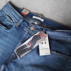 Levi Womens Classic Bootcut Jeans. Size 10S NWT